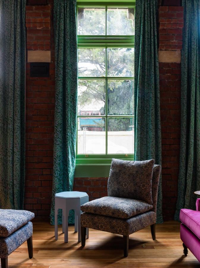 The Observatory Hotel Christchurch Exterior foto Window in the living room