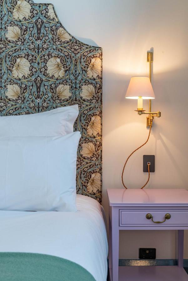 The Observatory Hotel Christchurch Exterior foto A wall light