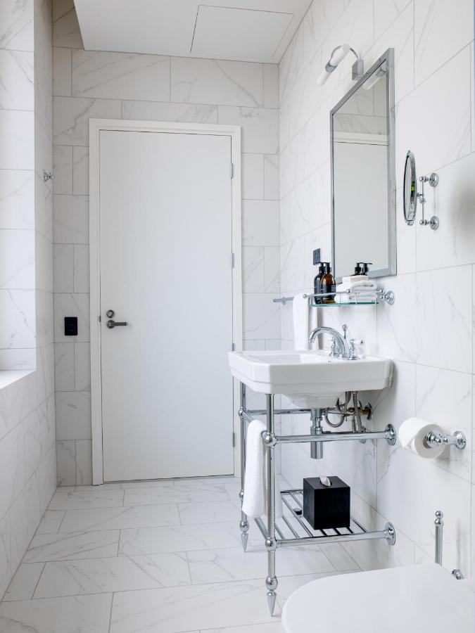 The Observatory Hotel Christchurch Exterior foto Bathroom